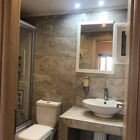 Gold Center Suites *